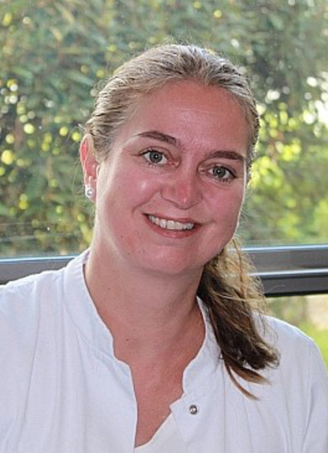 Dr. Beate Hosch